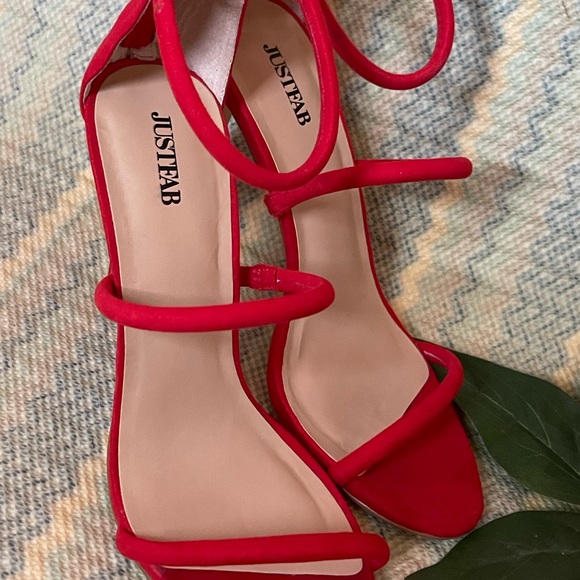 High Heel - Picture 5 of 12